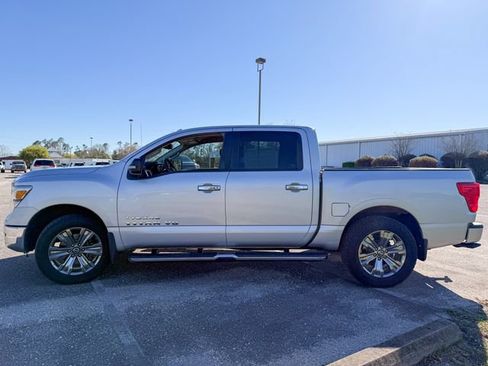 Used 2018 Nissan Titan SV w/ SV Convenience Package image 8
