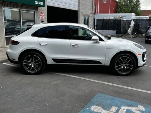Used 2025 Porsche Macan w/ Premium Package Plus AWD/4WD image 8