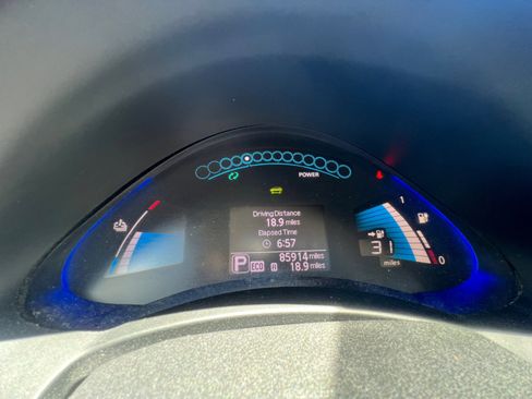 Used 2013 Nissan Leaf SL w/ Premium Pkg image 16