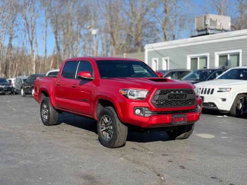 Used 2016 Toyota Tacoma TRD Sport w/ Premium & Technology Package image 2