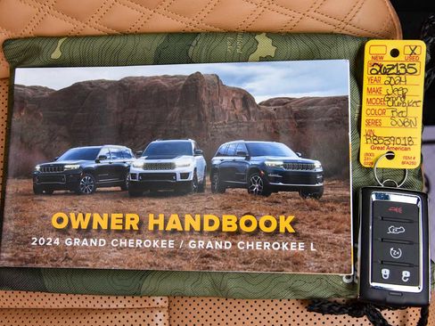 Used 2024 Jeep Grand Cherokee Summit AWD/4WD image 22