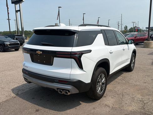 Used 2026 Chevrolet Traverse LT w/ Driver Confidence Package FWD image 4