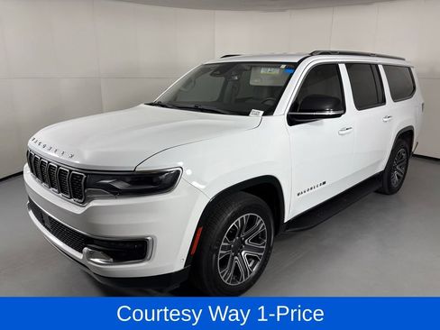 Used 2024 Jeep Wagoneer L Series II RWD image 4