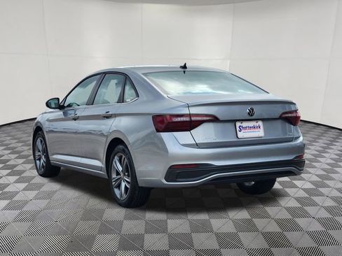 Used 2024 Volkswagen Jetta SE image 3