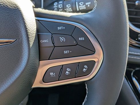 New 2026 Chrysler Pacifica Select image 16