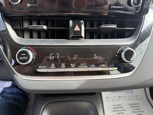 Used 2022 Toyota Corolla LE image 25