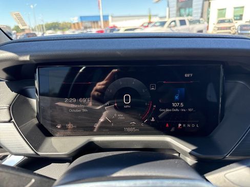 Used 2025 GMC Acadia Elevation image 25