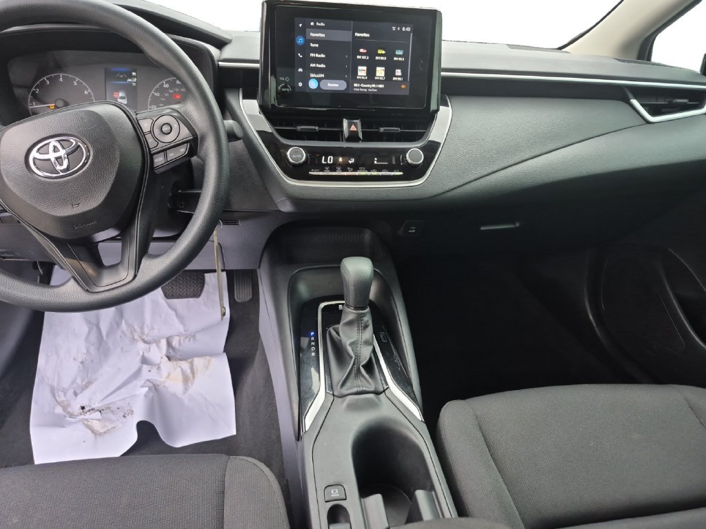 Used 2025 Toyota Corolla LE FWD image 11