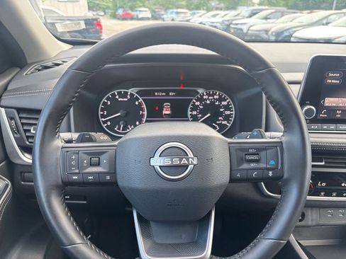 Used 2025 Nissan Rogue SV FWD image 36