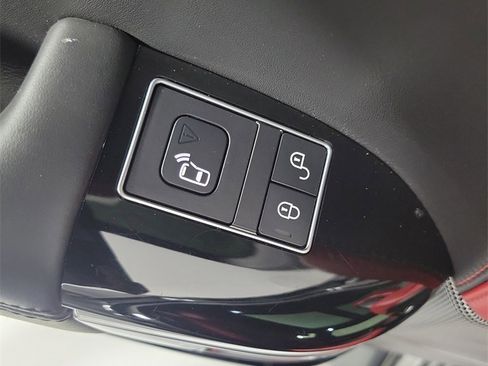 Used 2020 Land Rover Range Rover Sport HST image 13