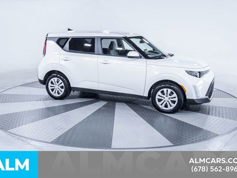 Used 2025 Kia Soul LX image 13