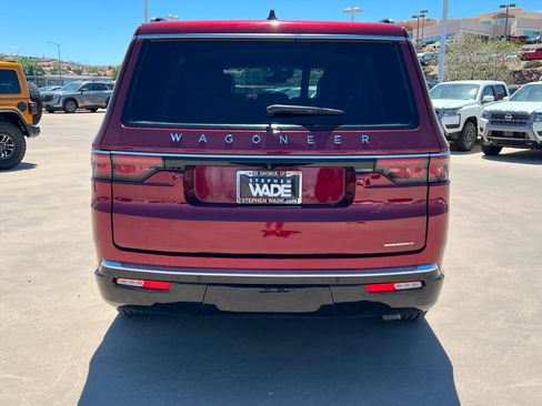 Used 2024 Jeep Wagoneer Series III AWD/4WD image 4