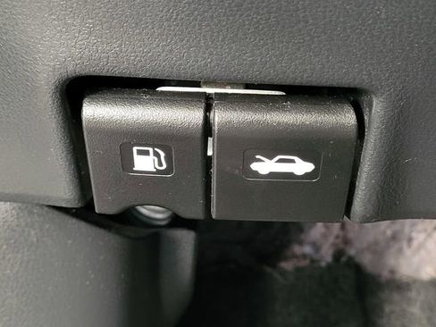 Used 2017 Nissan Versa S Plus image 14