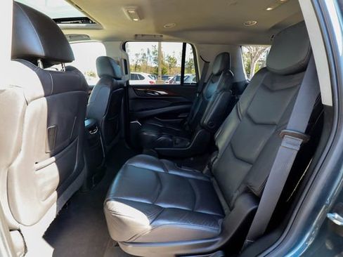 Used 2019 Cadillac Escalade Luxury AWD/4WD image 38