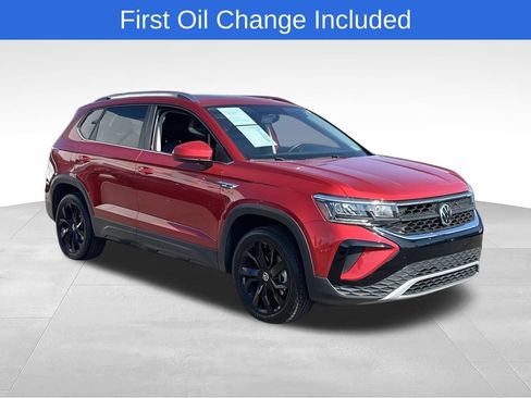 Used 2022 Volkswagen Taos SE FWD image 2