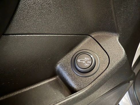 Used 2022 GMC Terrain SLT w/ Infotainment Package II image 17