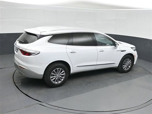 Used 2024 Buick Enclave Premium image 33