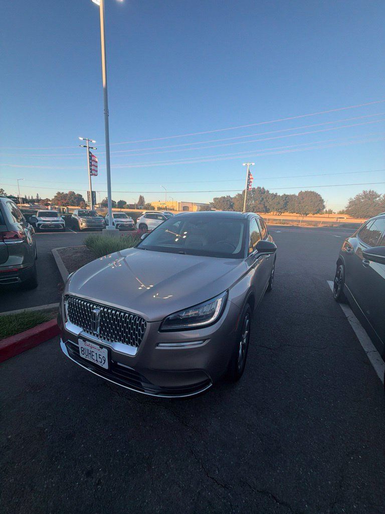 Used 2021 Lincoln Corsair FWD w/ Premium Package image 2