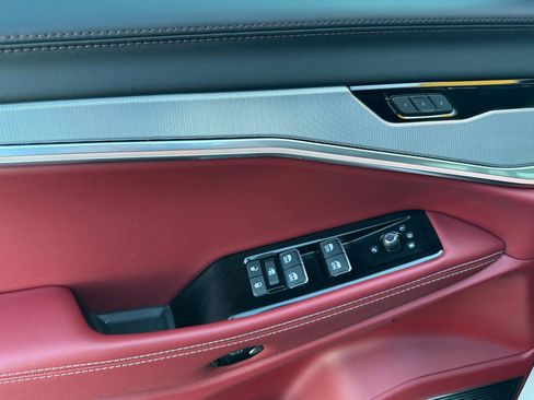 Used 2024 Jeep Wagoneer Launch Edition image 12