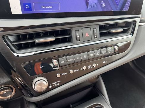 Used 2024 Lexus ES 300h w/ Premium Package FWD image 19