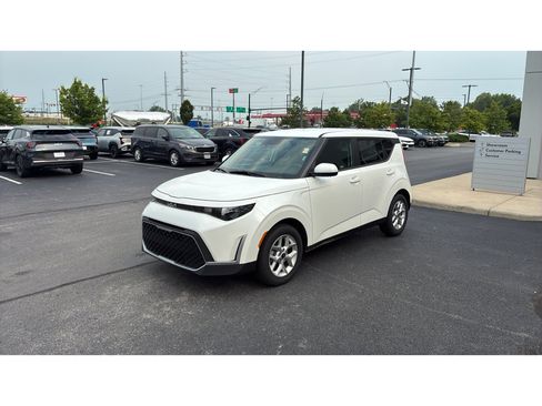 Used 2025 Kia Soul LX w/ LX Technology Package FWD image 3
