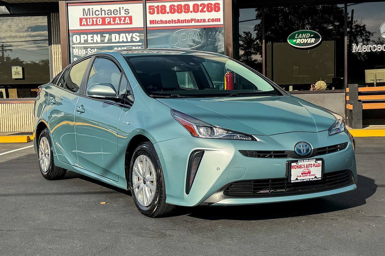 Used 2019 Toyota Prius LE FWD image 1