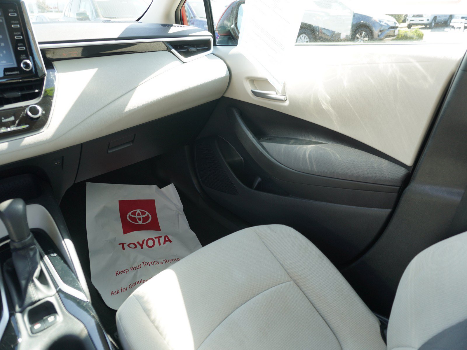 Used 2021 Toyota Corolla LE FWD image 15