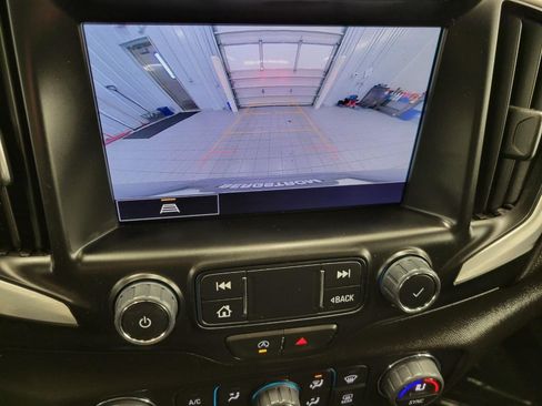 Used 2024 GMC Terrain SLT image 15