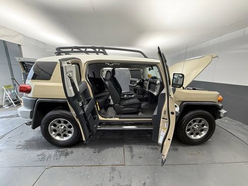 Used 2012 Toyota FJ Cruiser Base image 18