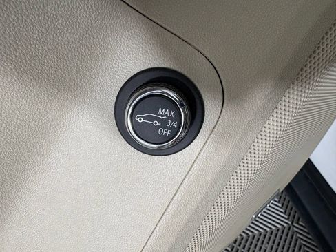 Used 2019 GMC Acadia Denali w/ Technology Package FWD image 15
