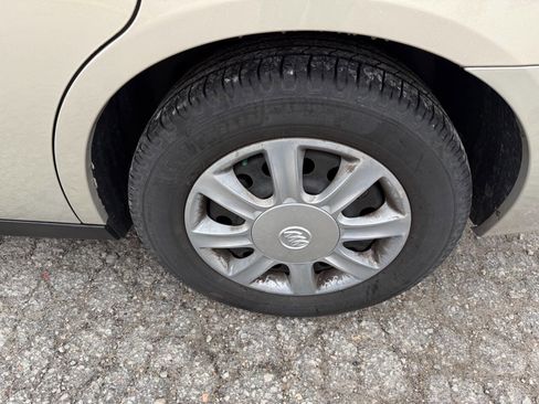 Used 2008 Buick LaCrosse CX image 10