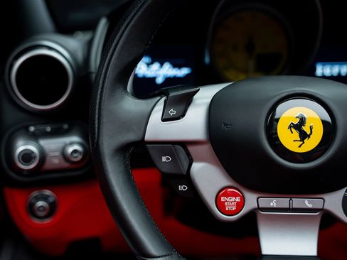 Used 2019 Ferrari Portofino RWD image 44
