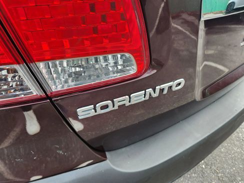 Used 2012 Kia Sorento LX image 12