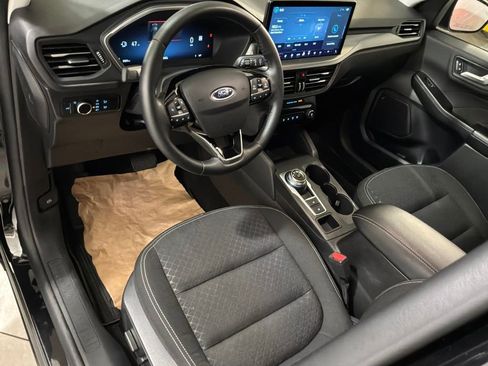Used 2025 Ford Escape Active w/ Active Premium Tech Pack AWD/4WD image 12