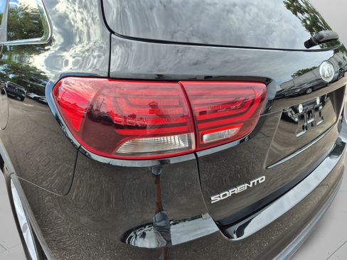 Used 2019 Kia Sorento L FWD image 33