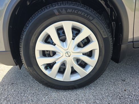 Used 2018 Nissan Rogue S AWD/4WD image 9
