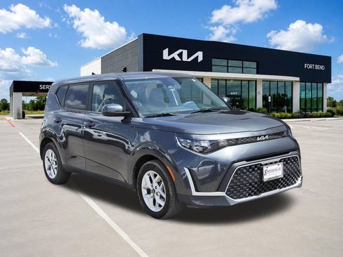 Used 2024 Kia Soul LX w/ Option Group 015 FWD image 3