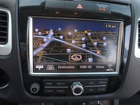 Used 2014 Volkswagen Touareg TDI image 29