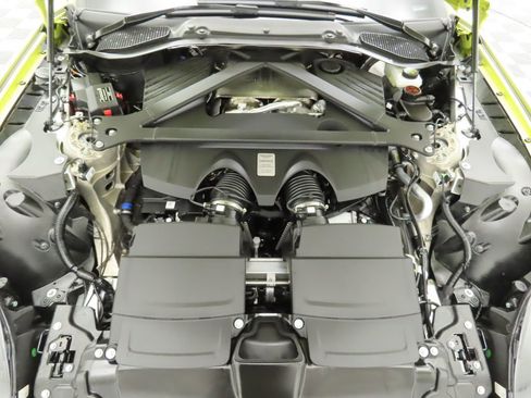 Used 2025 Aston Martin V8 Vantage Coupe image 23