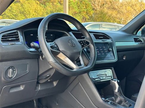 Used 2023 Volkswagen Tiguan SE R-Line image 7