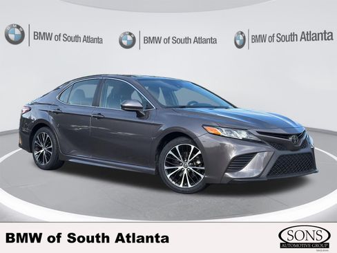 Used 2019 Toyota Camry SE FWD image 1