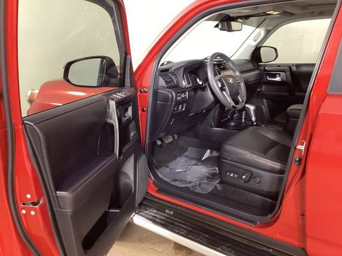 Used 2021 Toyota 4Runner TRD Off-Road Premium w/ Moonroof Package AWD/4WD image 9
