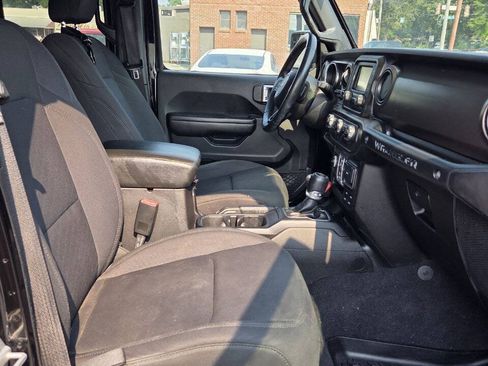 Used 2018 Jeep Wrangler Unlimited Sport S AWD/4WD image 17