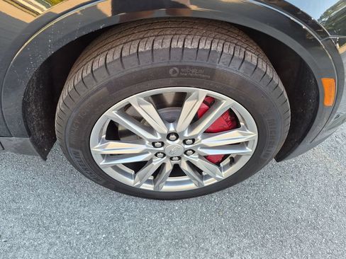 Certified 2024 Cadillac XT5 Sportv w/ Technology Package AWD/4WD image 12