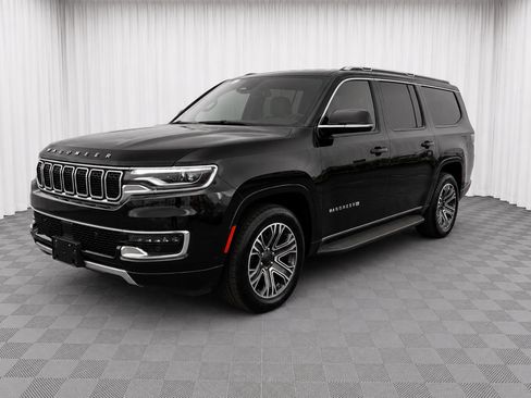 Used 2024 Jeep Wagoneer L Series II RWD image 6