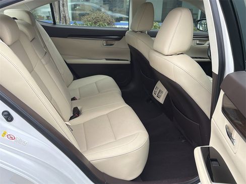 Used 2016 Lexus ES 350 w/ Premium Package w/Wood Trim image 15