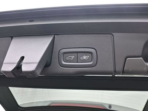 Used 2024 Volvo XC60 B5 Ultimate w/ Protection Package Premier AWD/4WD image 32