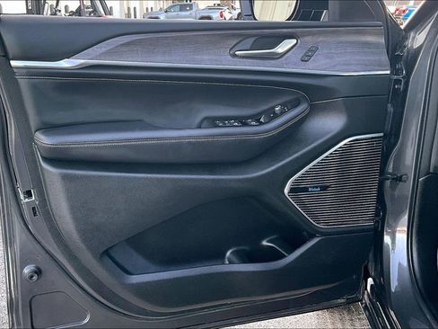 Used 2022 Jeep Grand Cherokee L Overland image 23