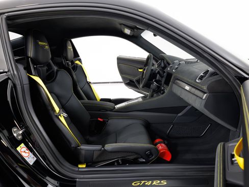 Used 2025 Porsche 718 Cayman GT4 RS image 37