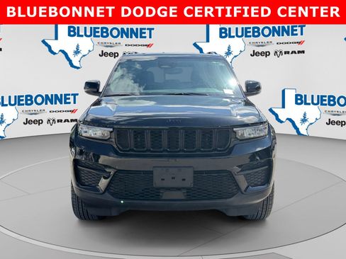 Used 2024 Jeep Grand Cherokee Altitude AWD/4WD image 2